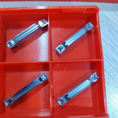 Un buon prezzo. che la doppia testa stridente alternativa slottingTungsten il carburo inserisce gli utensili per il taglio di giro di CNC del metallo dell'inserzione in linea