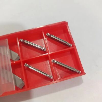 Inserti di carburo di tungsteno non rivestito resistenti alla piegatura 14,4 G/cm3 per l'elaborazione in acciaio inossidabile